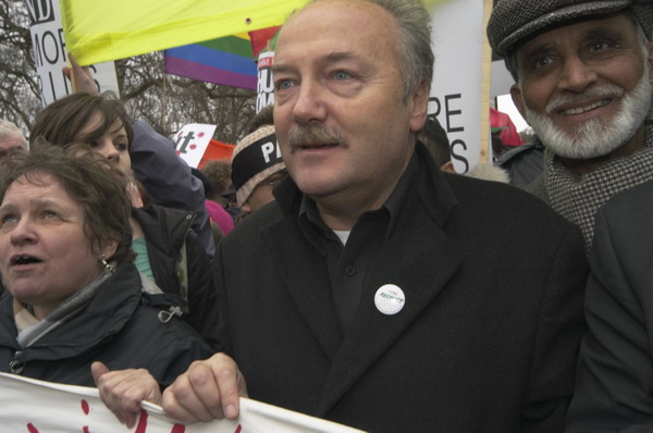 Picture &copy; Peter Marshall, 2004