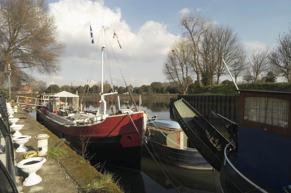 Picture &copy; Peter Marshall, 2004