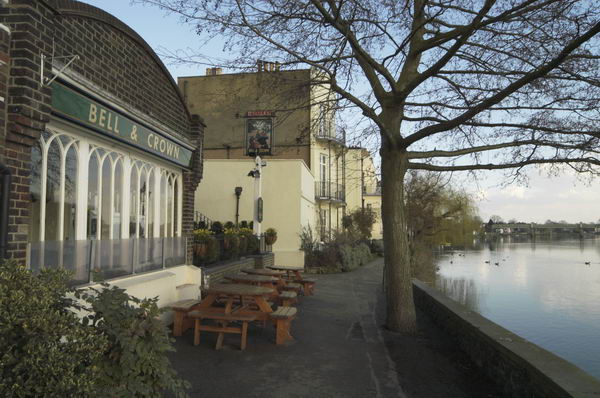 Picture &copy; Peter Marshall, 2004