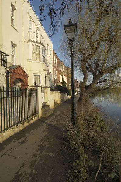 Picture &copy; Peter Marshall, 2004