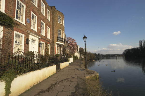 Picture &copy; Peter Marshall, 2004