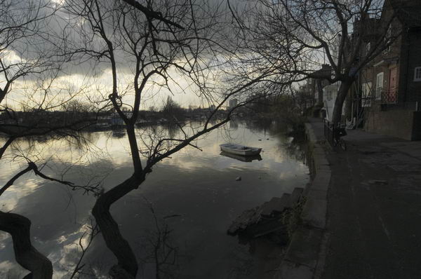 Picture &copy; Peter Marshall, 2004