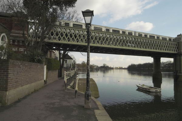 Picture &copy; Peter Marshall, 2004