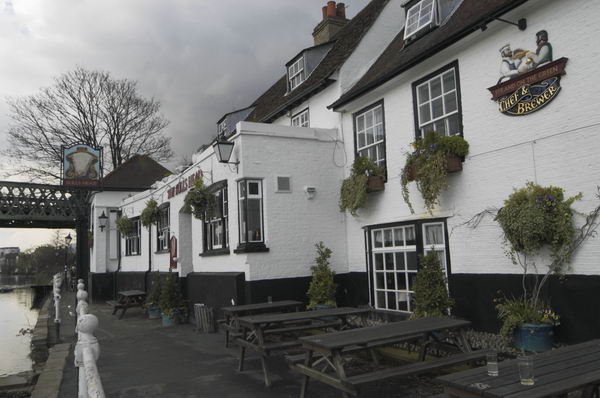 Picture &copy; Peter Marshall, 2004