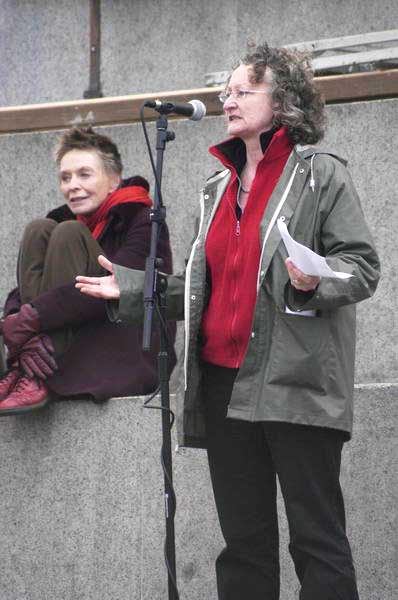 Picture &copy; Peter Marshall, 2004