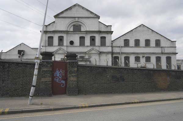 Picture &copy; Peter Marshall, 2004