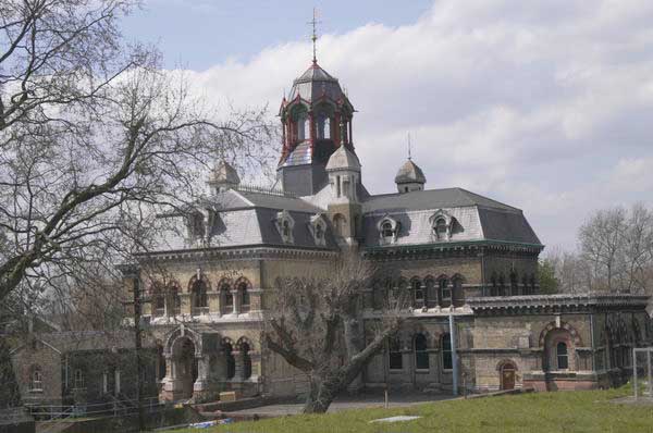 Picture &copy; Peter Marshall, 2004