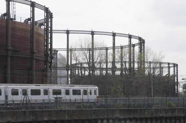 Picture &copy; Peter Marshall, 2004