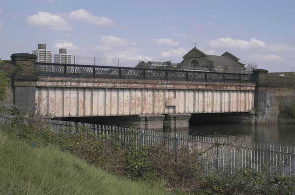 Picture &copy; Peter Marshall, 2004