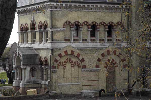 Picture &copy; Peter Marshall, 2004