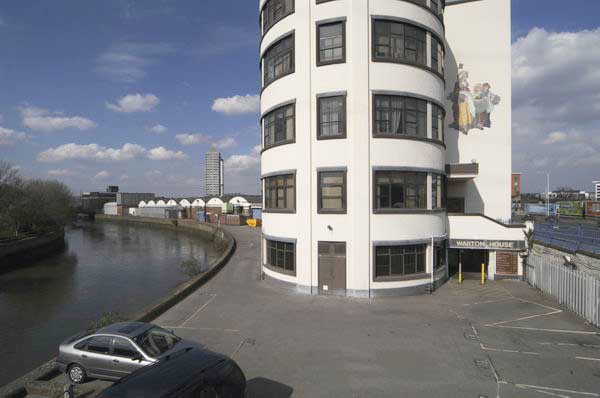 Picture &copy; Peter Marshall, 2004