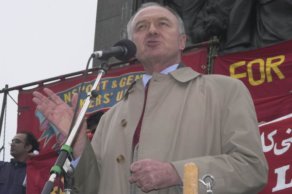 Picture &copy; Peter Marshall, 2004