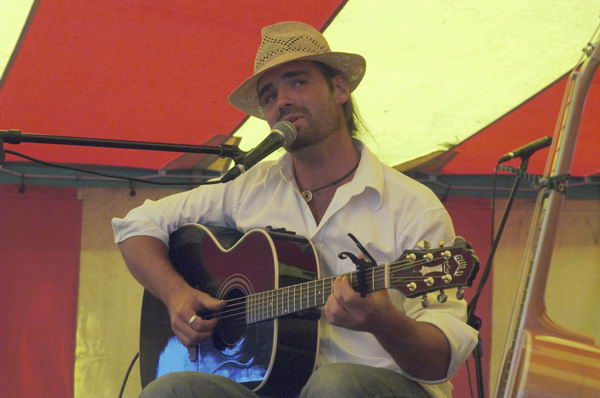 Picture &copy; Peter Marshall, 2004