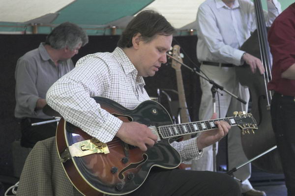 Picture &copy; Peter Marshall, 2004