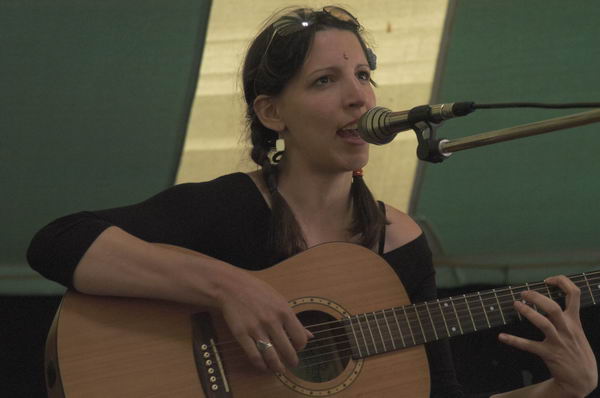 Picture &copy; Peter Marshall, 2004