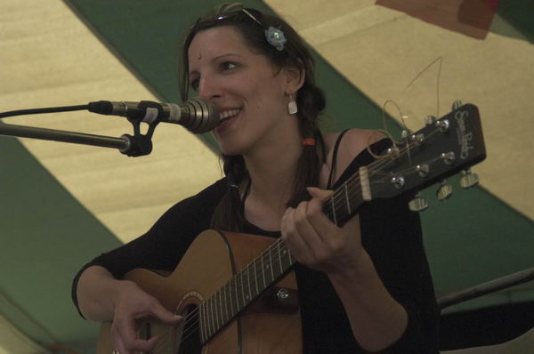 Picture &copy; Peter Marshall, 2004