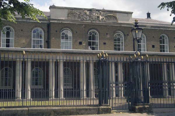 Picture &copy; Peter Marshall, 2004