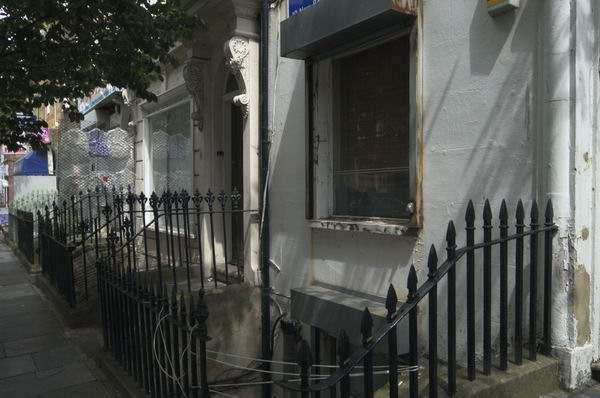 Picture &copy; Peter Marshall, 2004