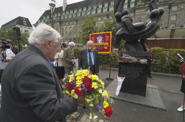 Picture &copy; Peter Marshall, 2004