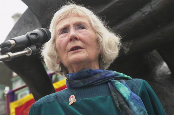 Picture &copy; Peter Marshall, 2004