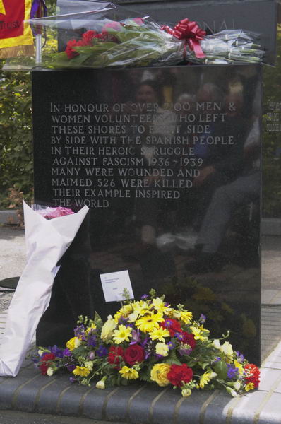 Picture &copy; Peter Marshall, 2004