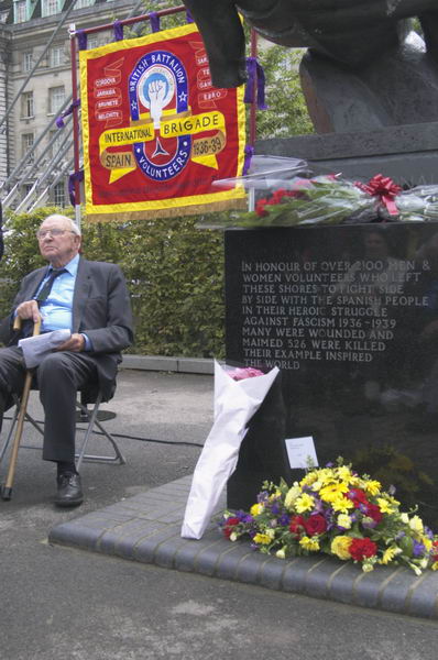 Picture &copy; Peter Marshall, 2004