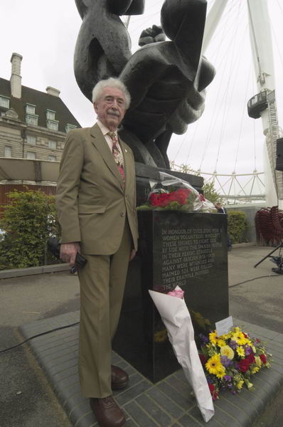 Picture &copy; Peter Marshall, 2004