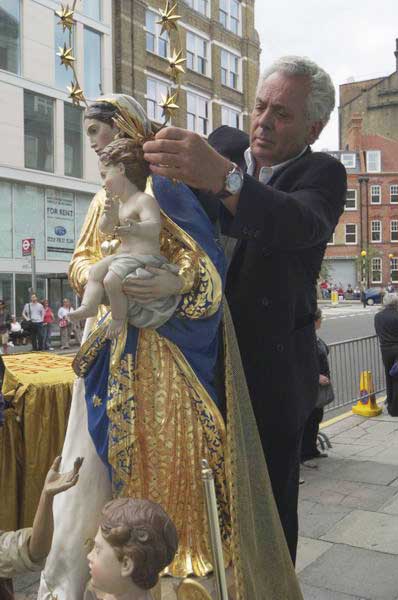 Picture &copy; Peter Marshall, 2004