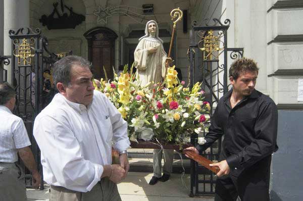 Picture &copy; Peter Marshall, 2004