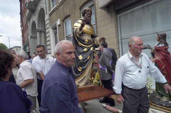 Picture &copy; Peter Marshall, 2004