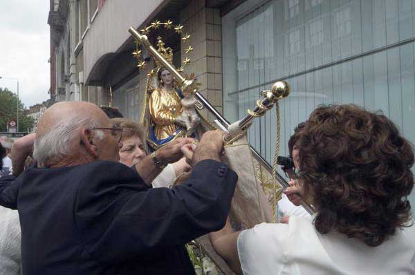 Picture &copy; Peter Marshall, 2004