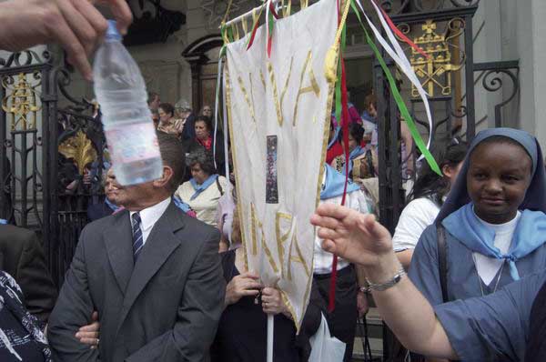 Picture &copy; Peter Marshall, 2004