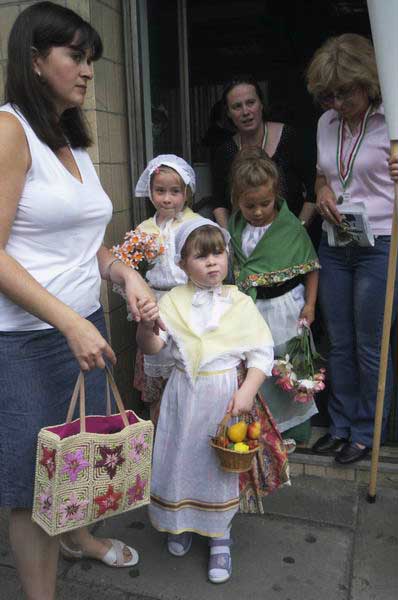 Picture &copy; Peter Marshall, 2004