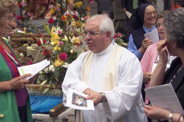 Picture &copy; Peter Marshall, 2004