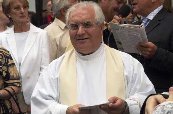 Picture &copy; Peter Marshall, 2004