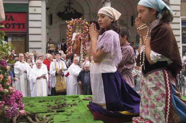 Picture &copy; Peter Marshall, 2004