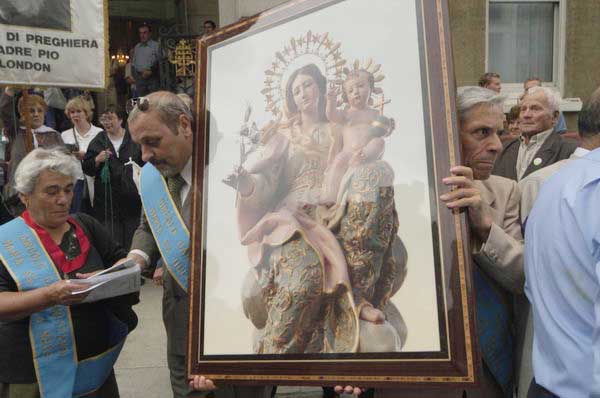 Picture &copy; Peter Marshall, 2004