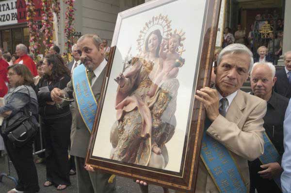 Picture &copy; Peter Marshall, 2004