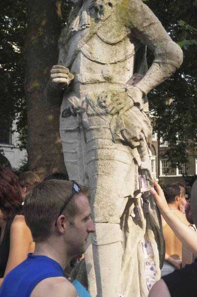 Picture &copy; Peter Marshall, 2004