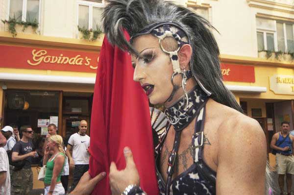 Picture &copy; Peter Marshall, 2004