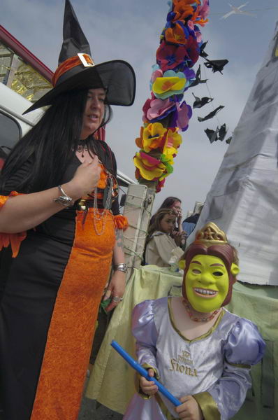 Picture &copy; Peter Marshall, 2004