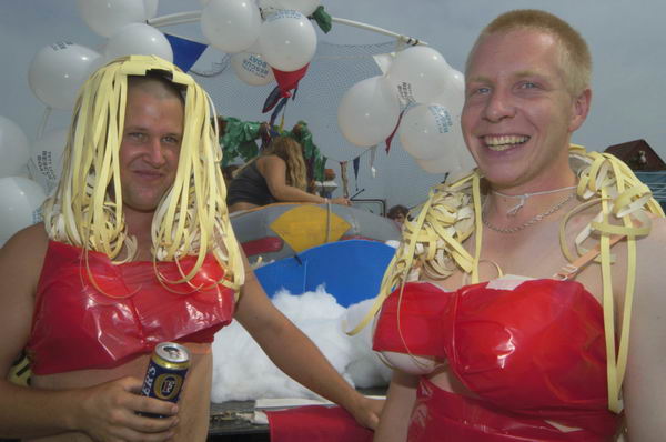 Picture &copy; Peter Marshall, 2004