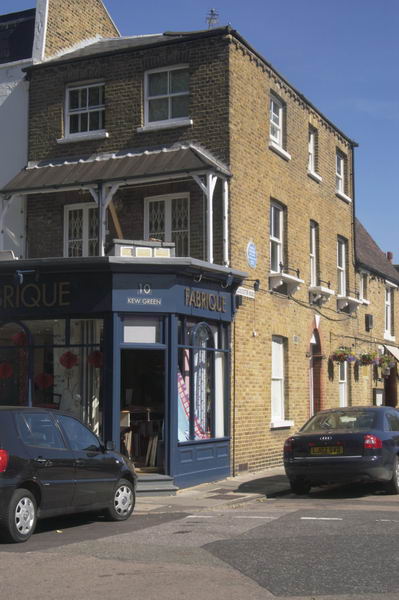 Picture &copy; Peter Marshall, 2004