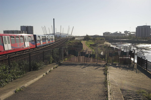 &copy; 2005, Peter Marshall. See caption