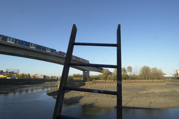 &copy; 2005, Peter Marshall. See caption