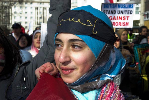 Muslims oppose Samarra bombing. � 2006, Peter Marshall