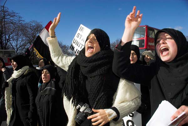 Muslims oppose Samarra bombing. &copy; 2006, Peter Marshall