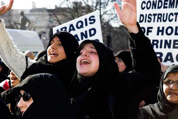 Muslims oppose Samarra bombing. &copy; 2006, Peter Marshall
