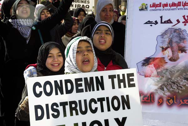 Muslims oppose Samarra bombing. &copy; 2006, Peter Marshall