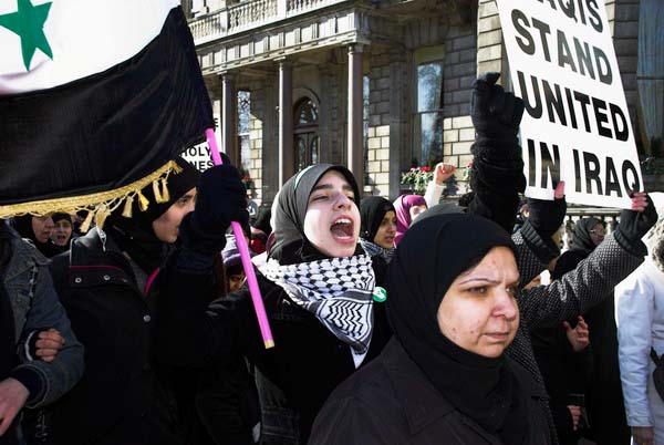 Muslims oppose Samarra bombing. &copy; 2006, Peter Marshall